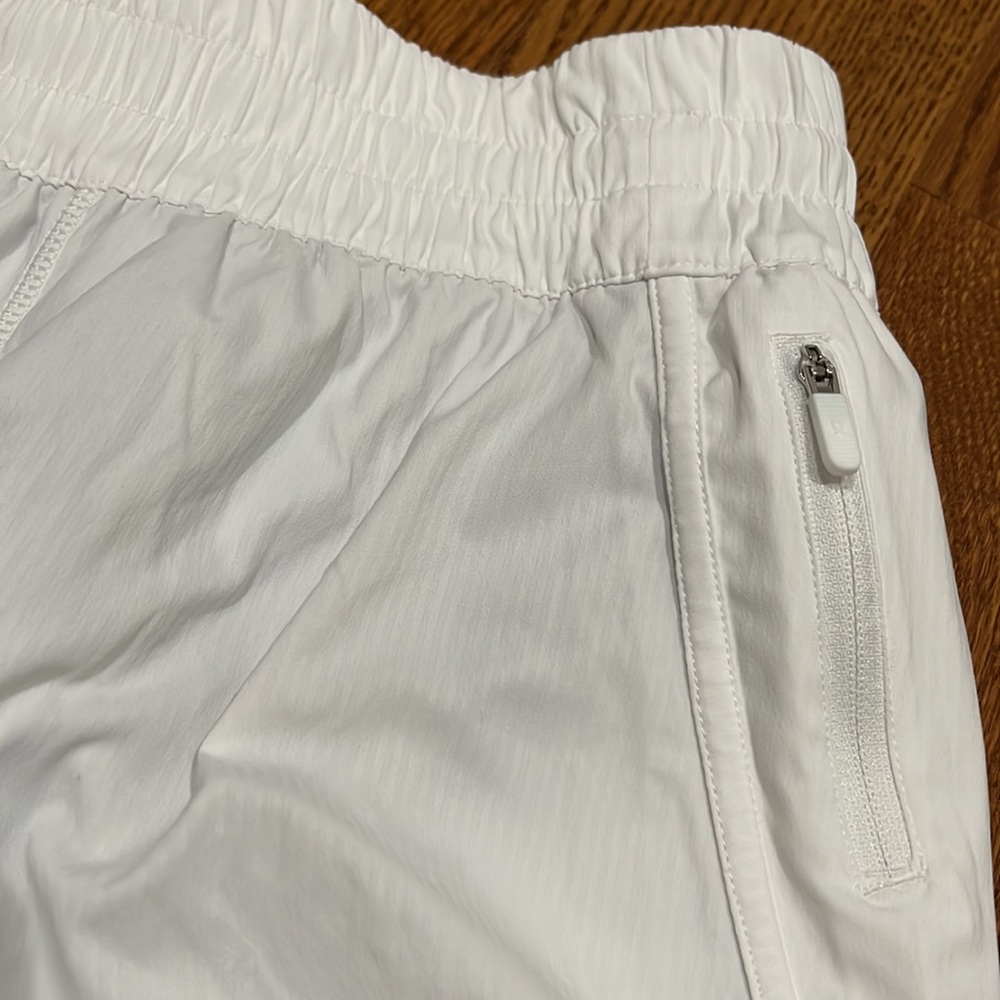 Nwot Lululemon Tracker Lined Shorts 4” Size 8 Whi… - image 3